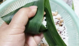 怎样包三角粽子视频,轻松学会三角粽子的包法